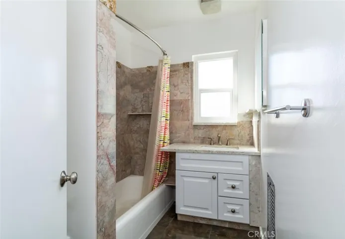 1246 Chelsea Avenue B, Santa Monica, California 90404