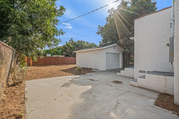 714 E 76th Place, Los Angeles, California 90001