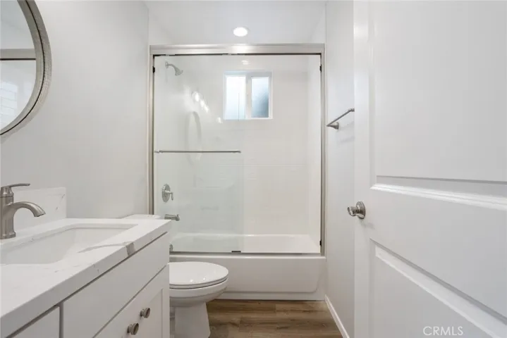 Unit 3 Full Bath