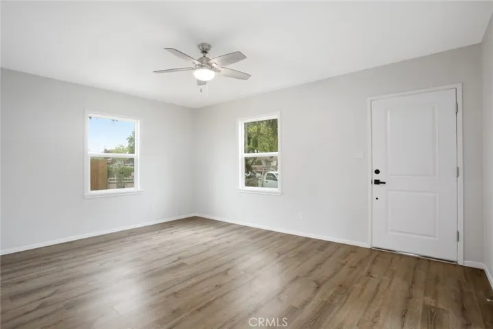 Entry/Living room