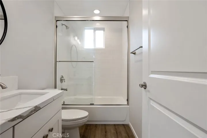 Unit 4 Full Bath