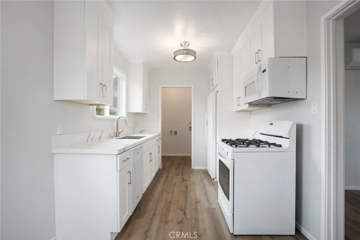 Kitchen/Laundry area