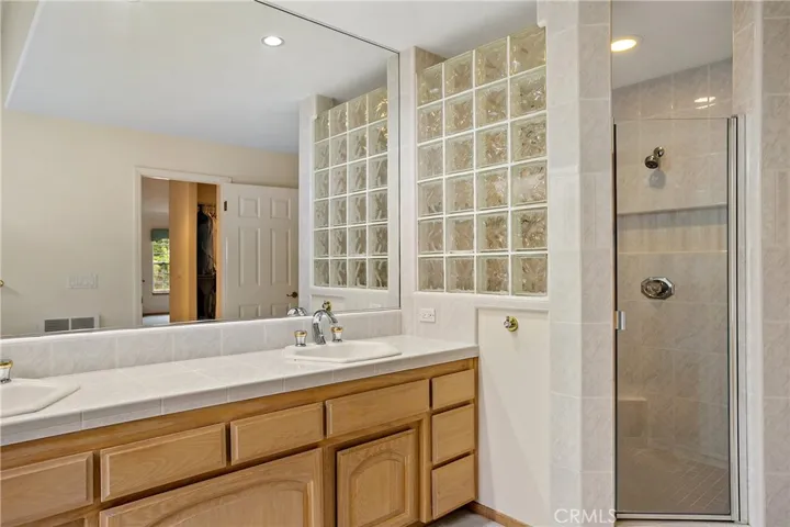 En Suite main bathroom