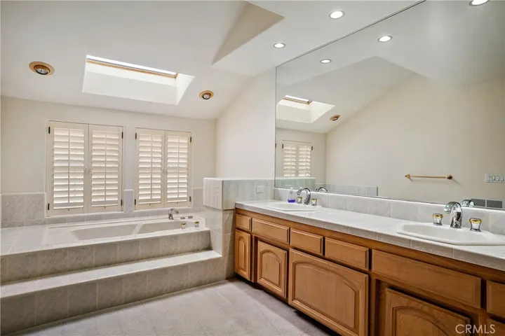 En suite bathroom with large jetted tub