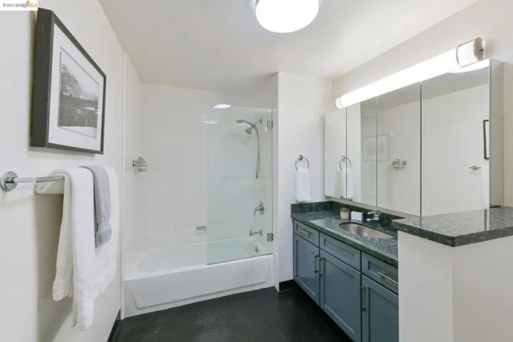 737 2nd Street 406, Oakland, California 94607