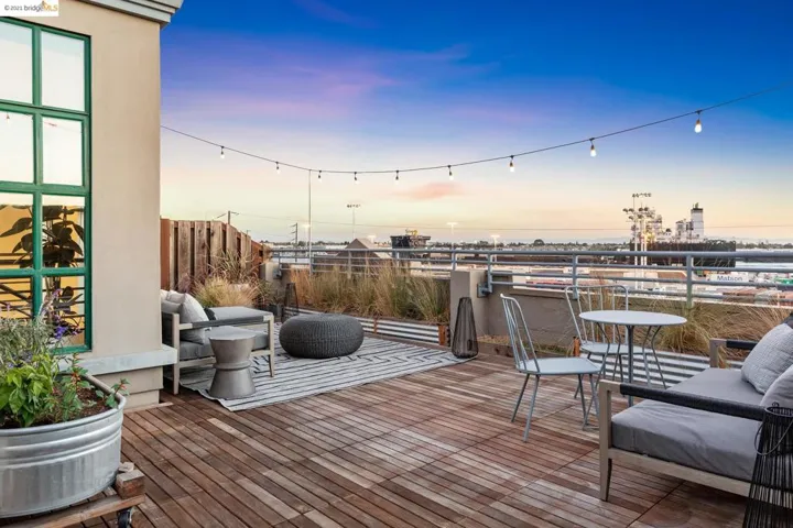 737 2nd Street 406, Oakland, California 94607