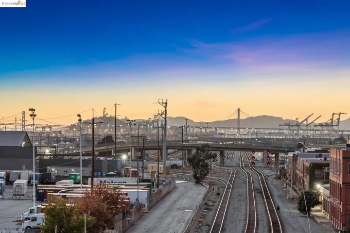 737 2nd Street 406, Oakland, California 94607