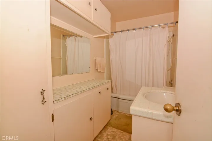 One full size bath