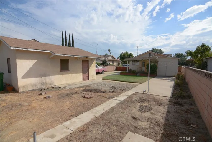 Good sized rectangular level lot