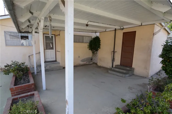 Covered patio and separate outdoor laundry