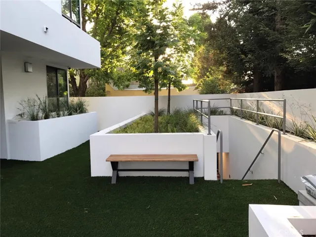 11478 Moorpark Street 401, Studio City, California 91602