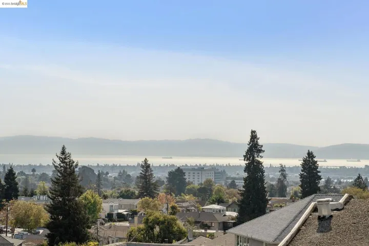 4734 Edgewood Avenue, Oakland, California 94602