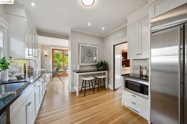 4734 Edgewood Avenue, Oakland, California 94602