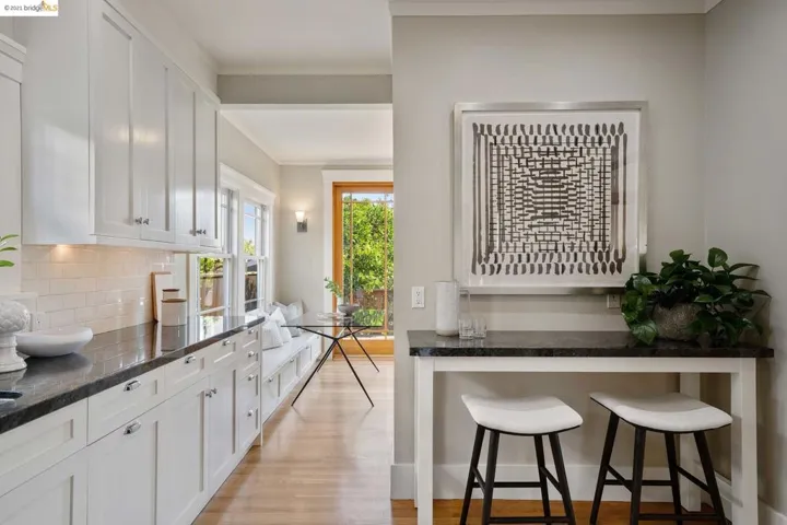 4734 Edgewood Avenue, Oakland, California 94602