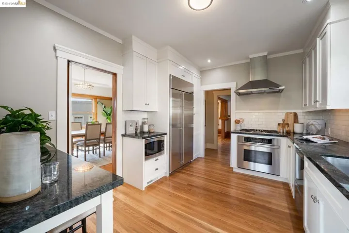 4734 Edgewood Avenue, Oakland, California 94602