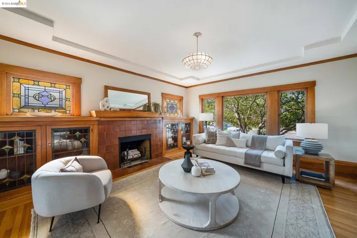 4734 Edgewood Avenue, Oakland, California 94602