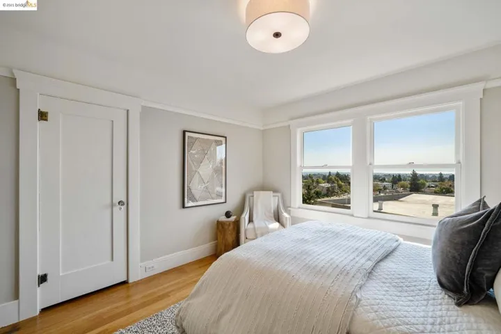 4734 Edgewood Avenue, Oakland, California 94602