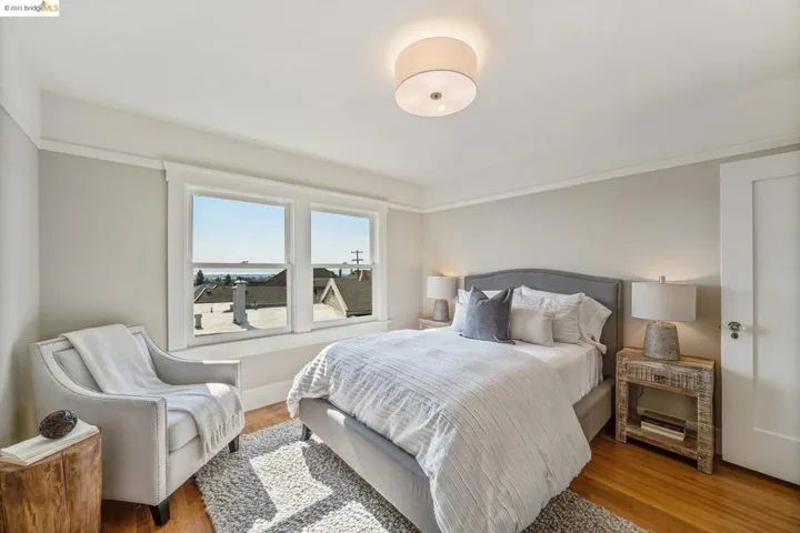 4734 Edgewood Avenue, Oakland, California 94602