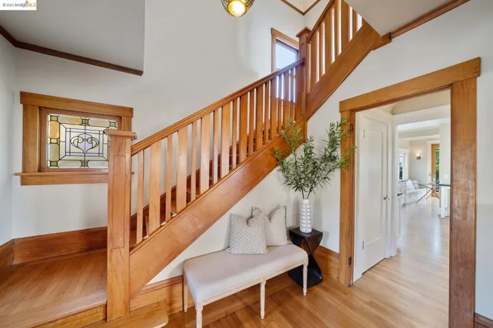4734 Edgewood Avenue, Oakland, California 94602