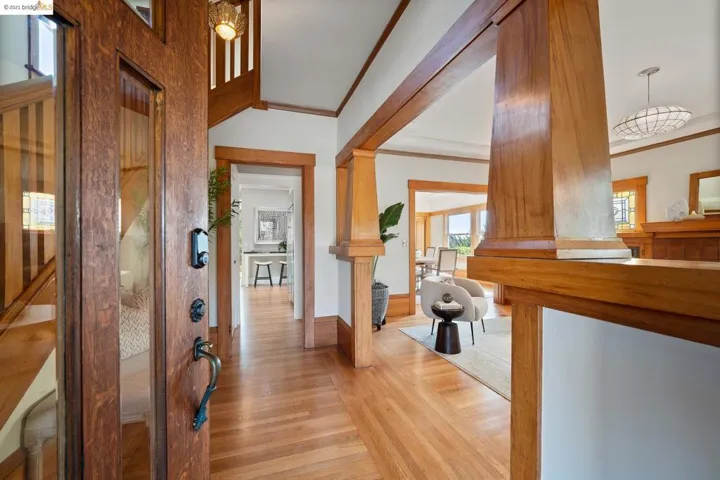 4734 Edgewood Avenue, Oakland, California 94602