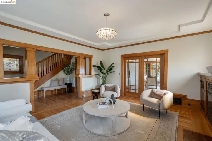 4734 Edgewood Avenue, Oakland, California 94602