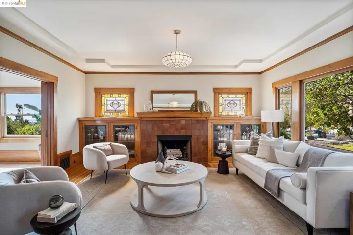 4734 Edgewood Avenue, Oakland, California 94602