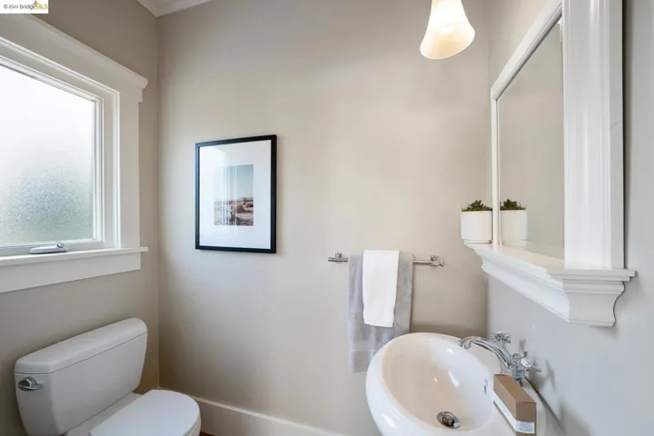 4734 Edgewood Avenue, Oakland, California 94602