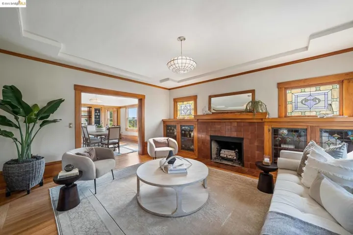 4734 Edgewood Avenue, Oakland, California 94602