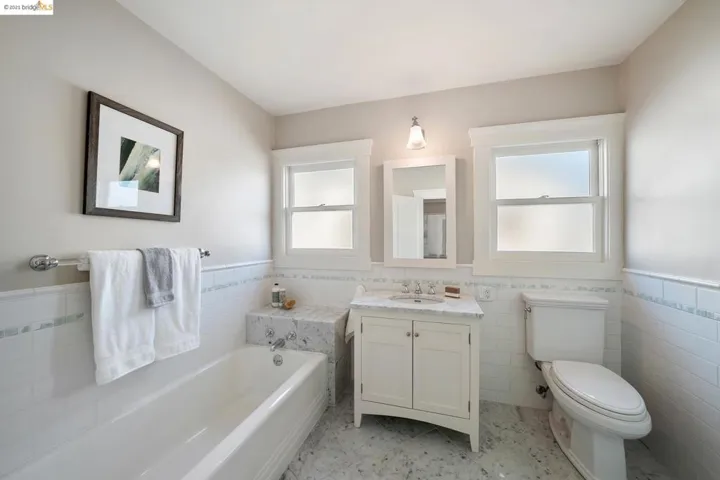 4734 Edgewood Avenue, Oakland, California 94602