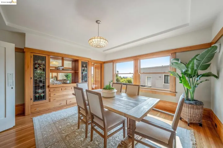 4734 Edgewood Avenue, Oakland, California 94602