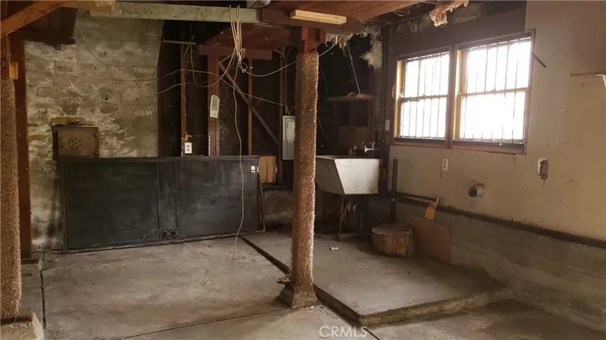 Washer/Dryer Hookups in Garage