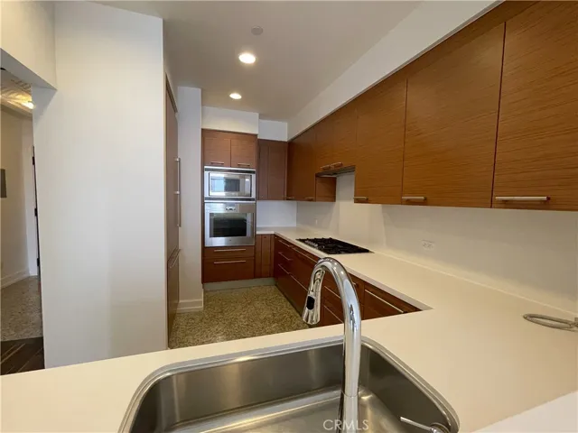 900 W Olympic Boulevard 30f, Los Angeles, California 90015
