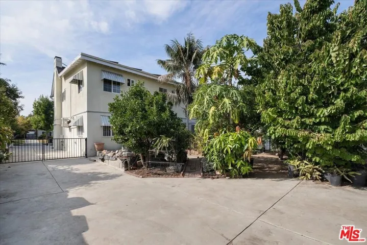 956 Westchester Place, Los Angeles, California 90019