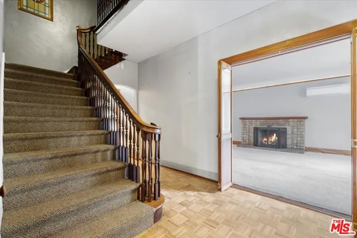 956 Westchester Place, Los Angeles, California 90019