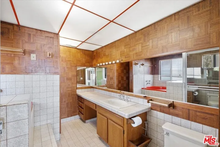 956 Westchester Place, Los Angeles, California 90019