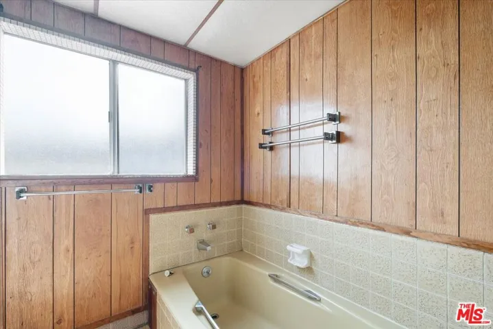 956 Westchester Place, Los Angeles, California 90019