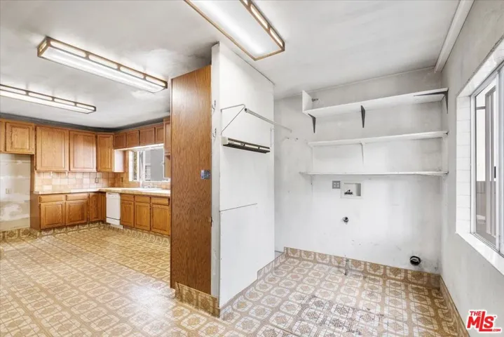 956 Westchester Place, Los Angeles, California 90019
