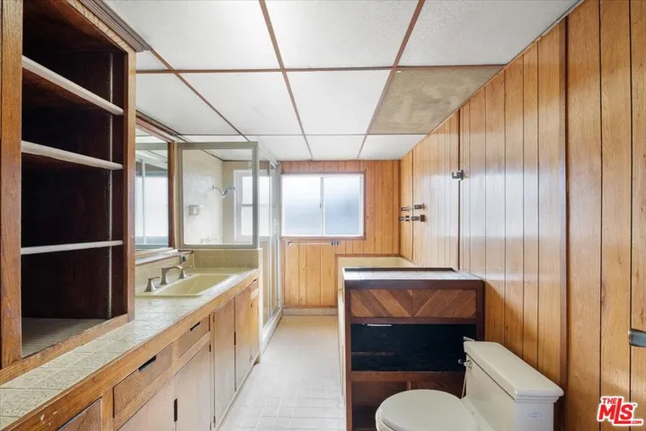 956 Westchester Place, Los Angeles, California 90019
