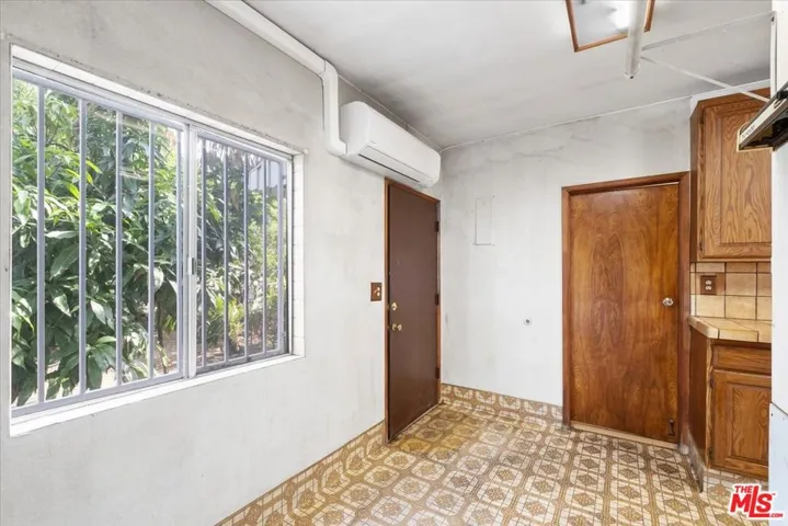 956 Westchester Place, Los Angeles, California 90019