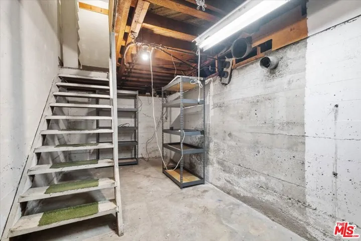 956 Westchester Place, Los Angeles, California 90019