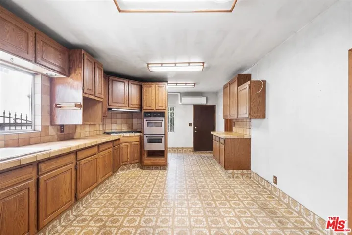 956 Westchester Place, Los Angeles, California 90019