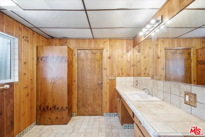 956 Westchester Place, Los Angeles, California 90019