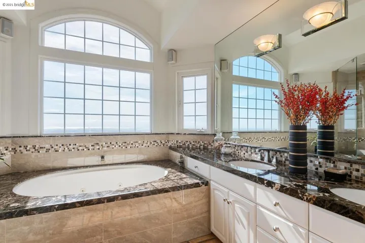 259 Gravatt Dr, Oakland, California 94705