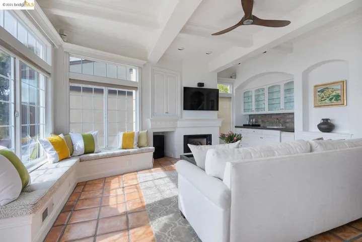 259 Gravatt Dr, Oakland, California 94705