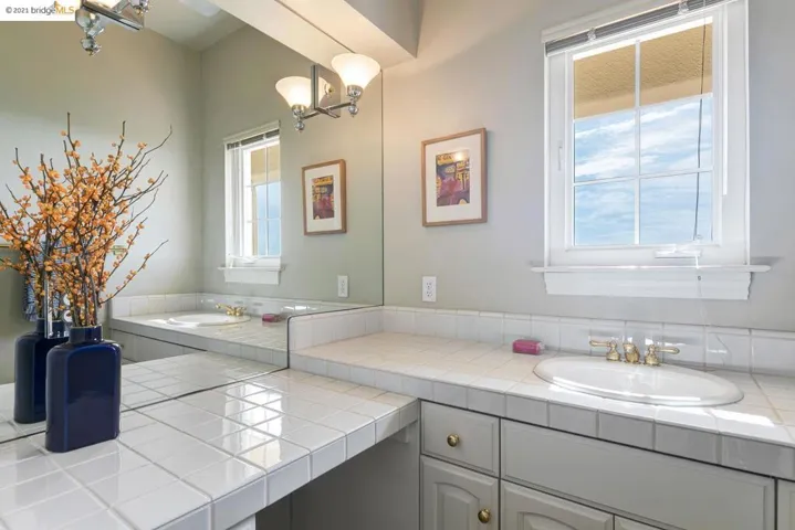 259 Gravatt Dr, Oakland, California 94705