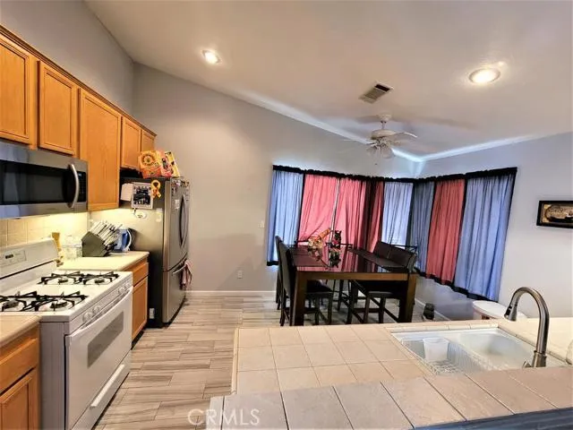 12312 Honeybear Lane, Victorville, California 92392