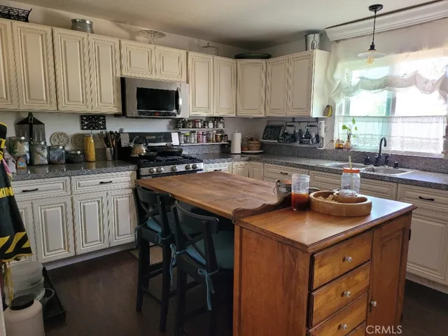 21285 Bundy Canyon Road, Wildomar, California 92595