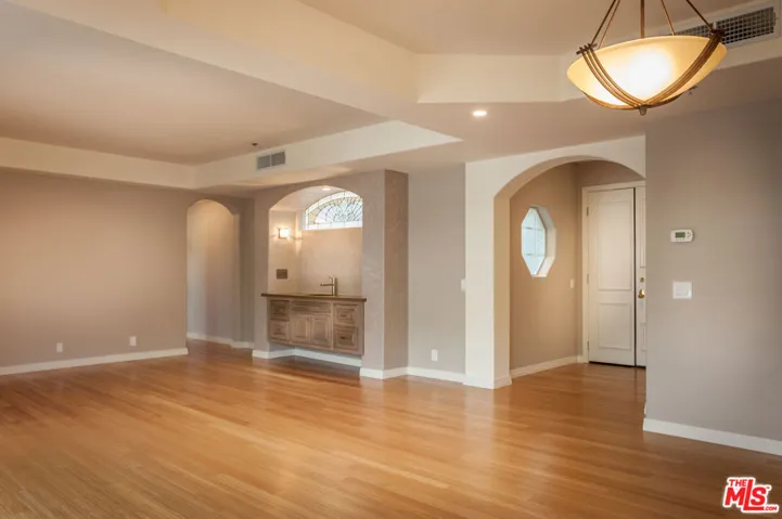 120 S Palm Drive 203, Beverly Hills, California 90212