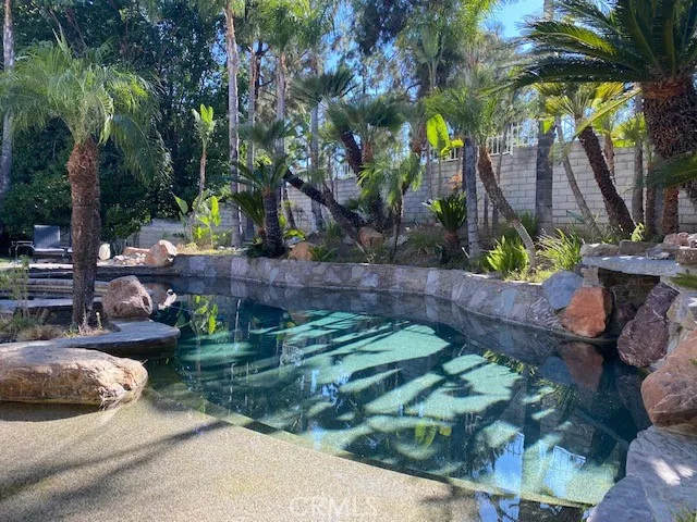 10547 Amberwood Lane, Northridge, California 91326
