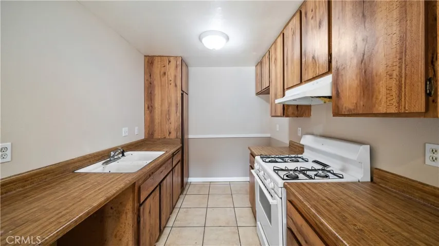 833 Robin Drive, Lake Elsinore, California 92530